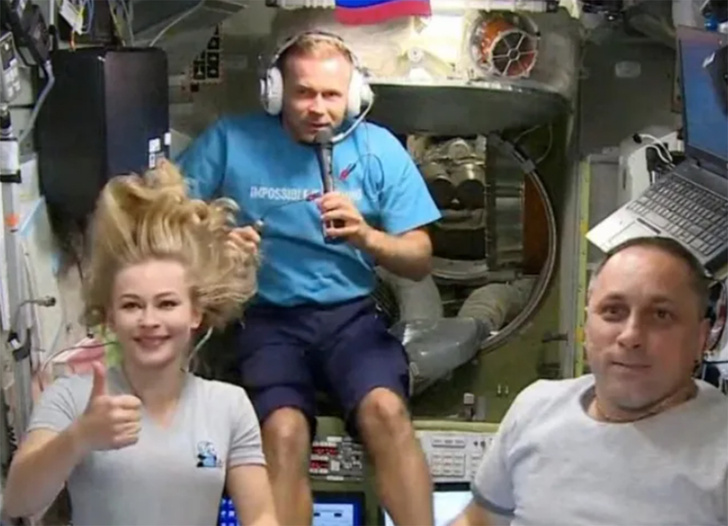 Фото №4 - Встали дыбом: почему Юлия Пересильд на МКС не может собрать волосы в пучок?