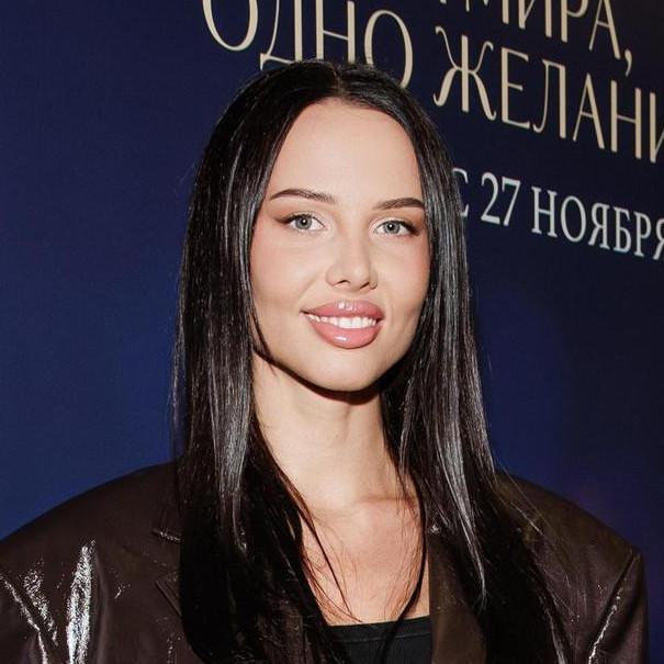 «Похожа на беспризорника, а еще на Самойлову»: фанаты в ужасе от того, во что новый стилист превратил Анастасию Решетову