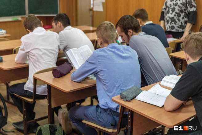 Эксперт предложил школьникам вместе с аттестатом получать готовую профессию | Источник: Александр Ощепков / NGS.RU