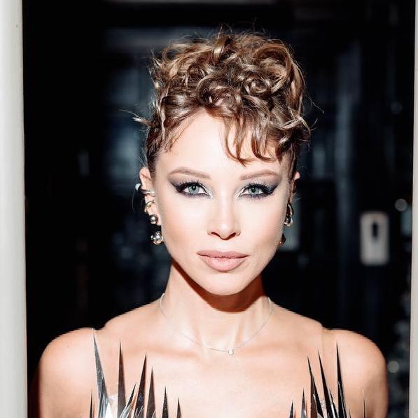 <p>Полина Диброва</p>