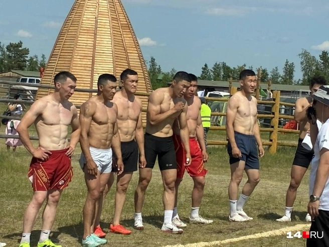 Многоборцы готовятся к бегу | Источник: Надежда Ефимова / 14.RU