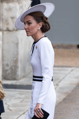 Мамина дочка: как принцесса Шарлотта копирует Кейт Миддлтон на Trooping the Colour (и это очень мило)