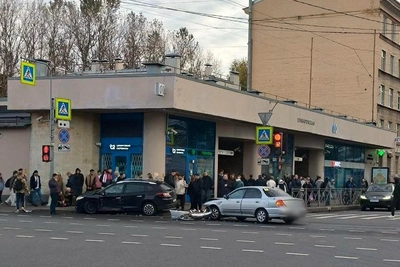 У метро «Елизаровская» в ДТП пострадали двое