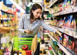 Сметут с полок: эти 8 продуктов к Новому году нужно купить уже сейчас (потом будет поздно и дорого)