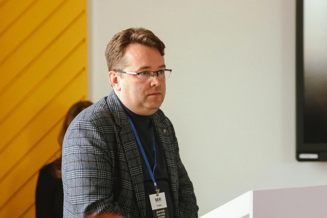 Дмитрий Соколов-Митрич говорит о том, что журналист не обязан знать всё и должен уметь говорить: «Я не понимаю» | Источник: Ксения Зимина