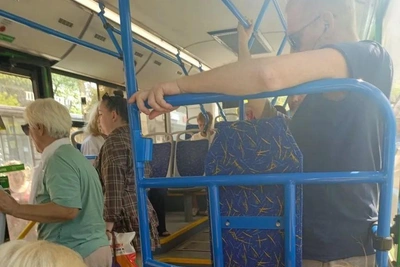 «По ощущениям +50»: пассажиры жалуются на жару в транспорте Челябинска