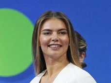 Ляйсан Утяшева: «Каждый раз, когда прихожу к маме на кладбище, вижу букеты от Кабаевой»