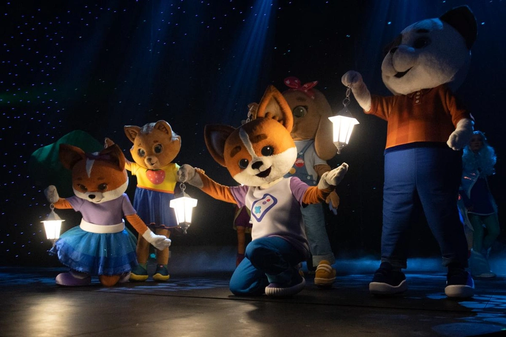 По словам продюсера Сергея Нетиевского, цель шоу — вернуть в семьи ощущение настоящего новогоднего чуда | Источник: «Елка телеканала „Мульт“»