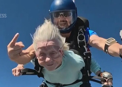 Умерла счастливой: 104-летняя Дороти Хоффнер скончалась после прыжка с парашютом