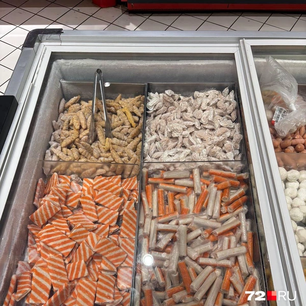 На развес всякие соевые и мясные изделия. Например, фрикадельки (мясные, рыбные), пельмени. 500 гр продукции&nbsp;— 250₽ | Источник: Аксиния Петрова специально для 72.RU