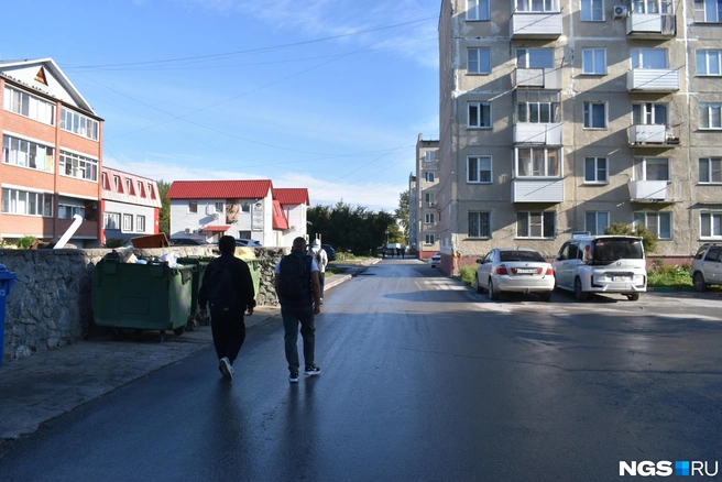Это прямой путь к школе, многие события происходят здесь | Источник: Рихарда Лем / NGS.RU