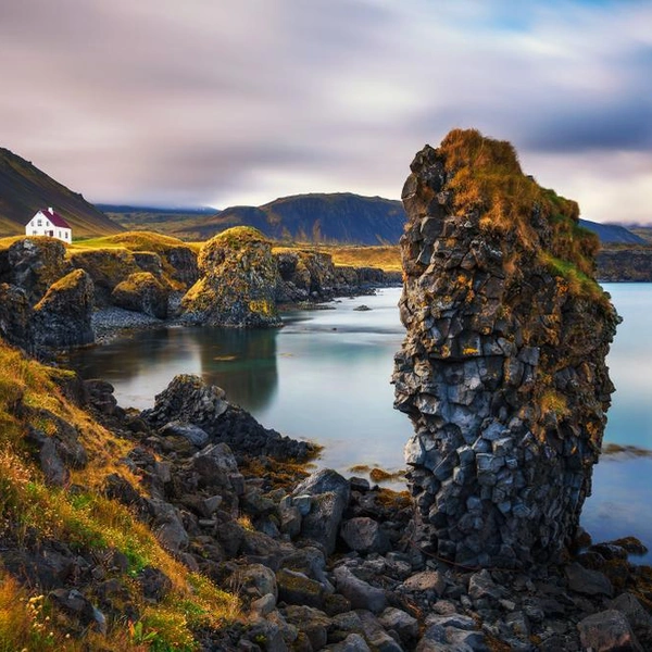 Деревня Арнарстапи  | Источник: Nick Fox via Shutterstock/Fotodom.ru