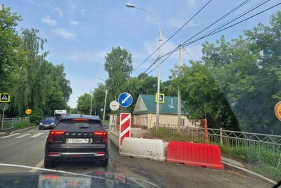 Из-за раскопок на главной дороге в Березовский образовались пробки