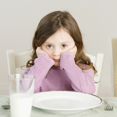 Чем кормить болеющего ребенка: 4 правила меню