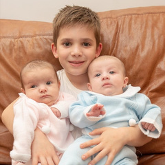 Как живут тройняшки, рожденные с разницей в 7 лет: фото