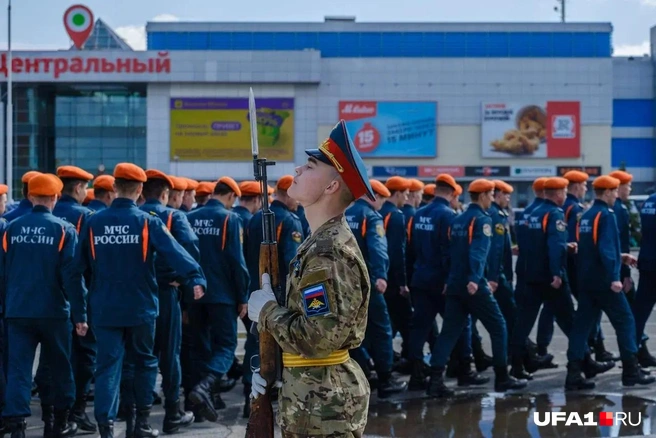 Репетиция прошла на площадке между «Уфа-Ареной» и «Центральным» | Источник: Булат Салихов