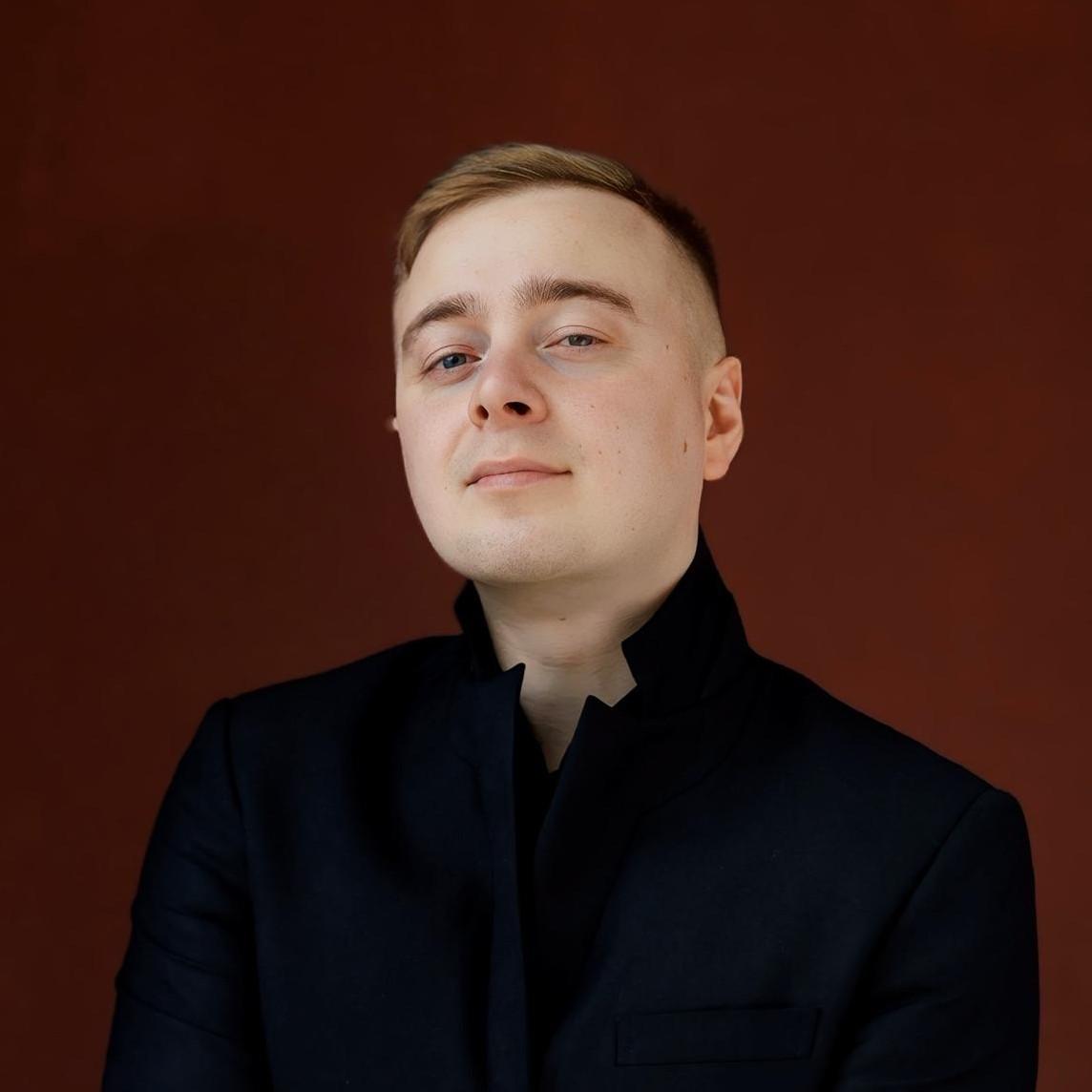 <p>Артем Попов</p>