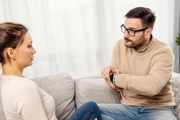 10 фраз, которые выдают энергетического вампира