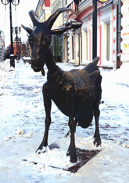 Коза, сапожник и городовой: выбери самый необычный памятник Нижнего Новгорода