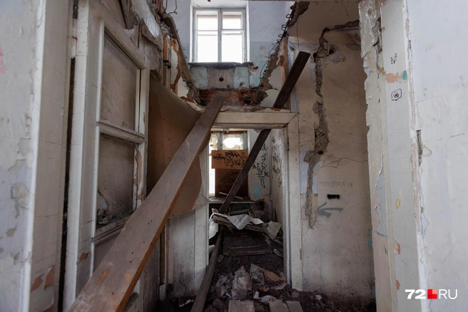 Находиться здесь достаточно опасно | Источник: Ирина Шарова / 72.RU