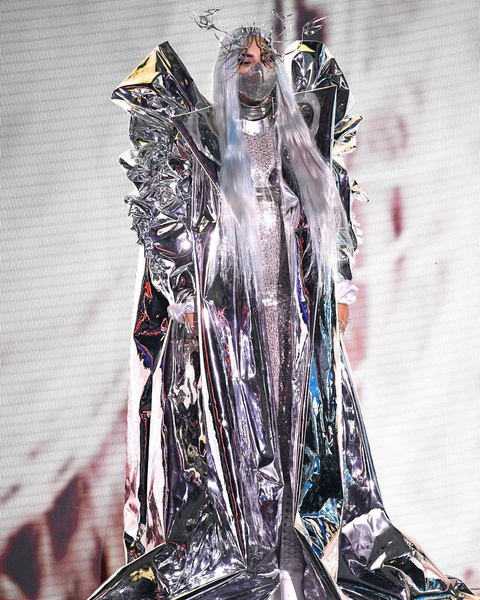 Леди Гага сменила аж 9 нарядов на музыкальной премии MTV VMA