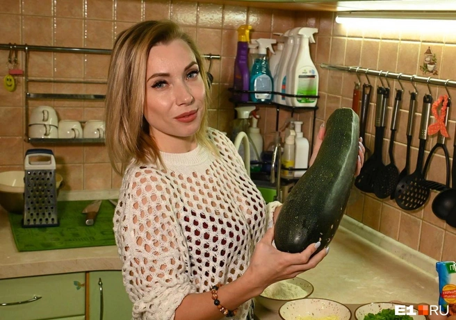 Красотка рассказала, как вкусно приготовить блюда из кабачков | Источник: Дмитрий Емельянов / E1.RU