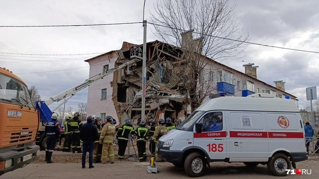 Рухнула часть здания | Источник: Максим Улитов / 71.RU