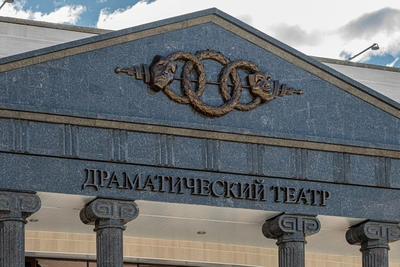 Heiresses of Famous Dynasties Perform 'Dynasties' in Chita