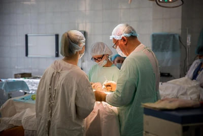 Семичасовая операция спасла жизнь пациенту с аневризмой аорты