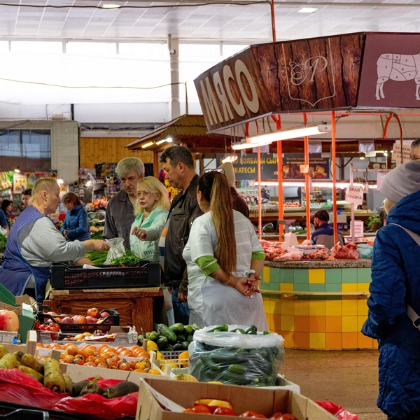 К некоторым продавцам выстраиваются очереди | Источник: Кирилл Поверинов / 76.RU
