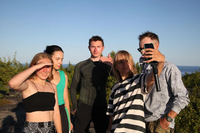 Один из последних снимков Виктора, Владимира и Валерии | Источник: Олег Беневоленский