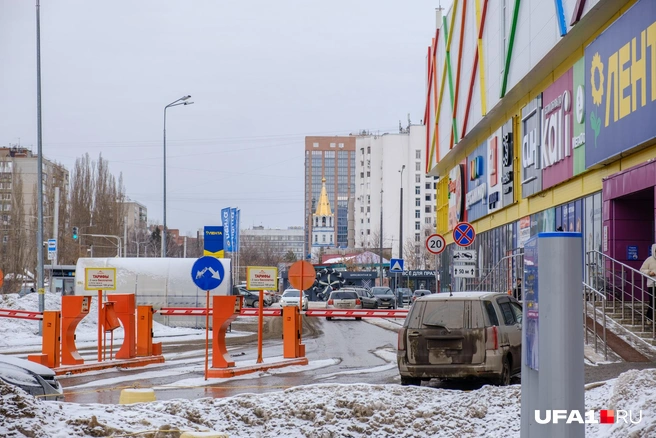 Предприятие видно уже от ТЦ | Источник: Булат Салихов / UFA1.RU