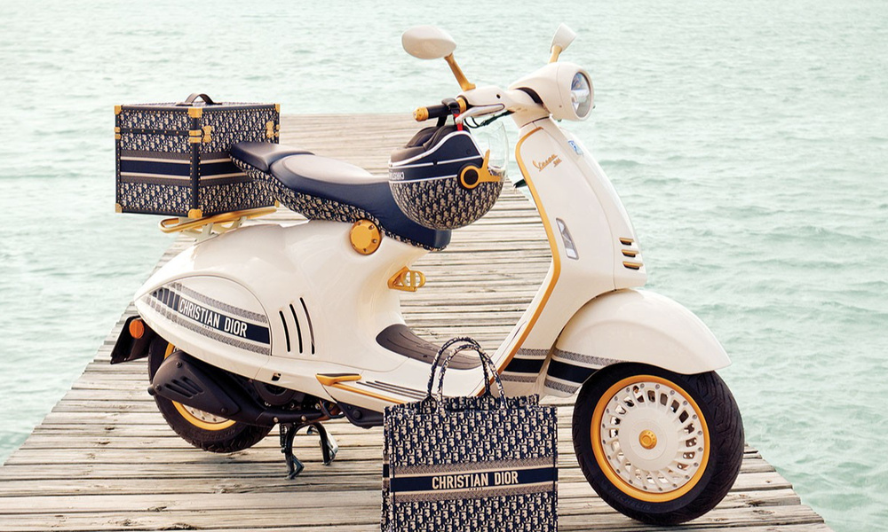 Крупным планом: скутер Dior x Vespa | ELLE