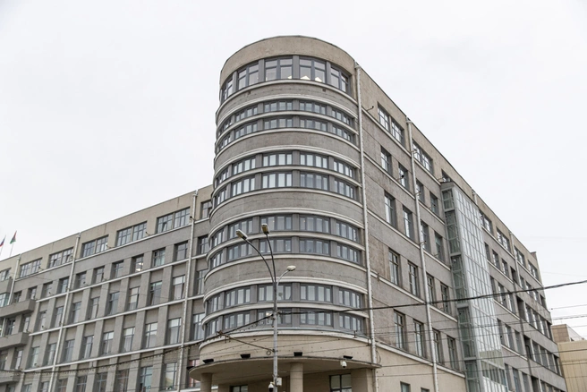 Дом Крайисполкома на Красном проспекте, 18&nbsp;— выдающийся памятник советского конструктивизма | Источник: Александр Ощепков