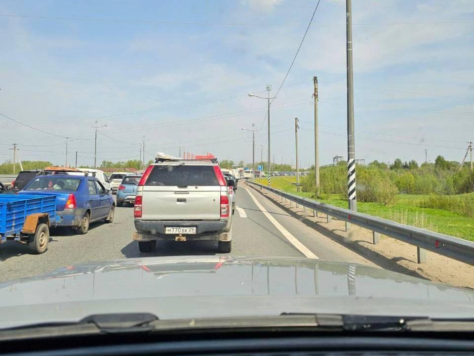 В Архангельске собралась большая пробка на мосту