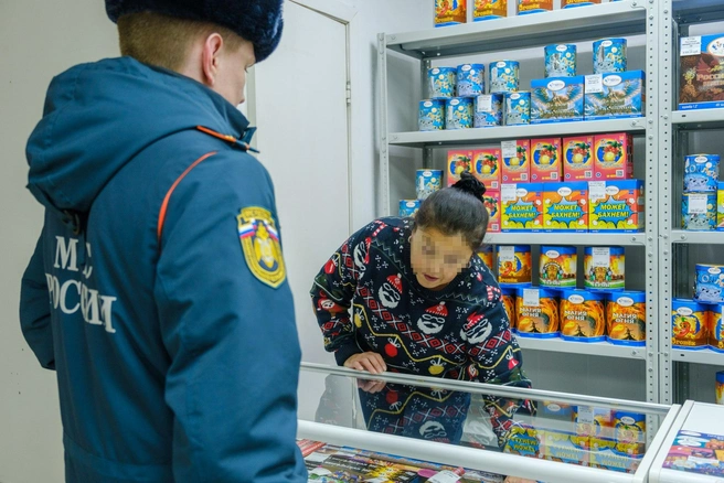 Продавец сам достает товары, никто трогать их не должен  | Источник: Булат Салихов / UFA1.RU