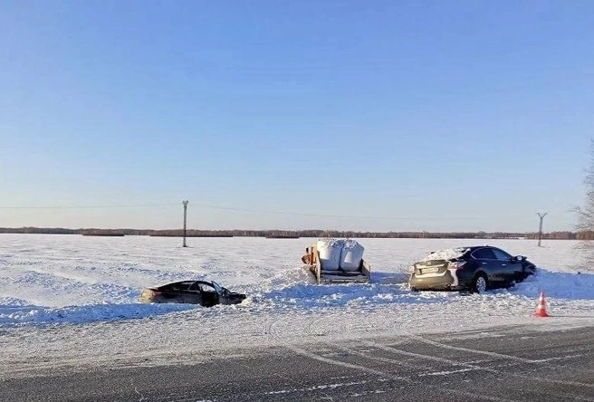 На место аварии приехали сотрудники ГАИ | Источник: Госавтоинспекции Тюменской области