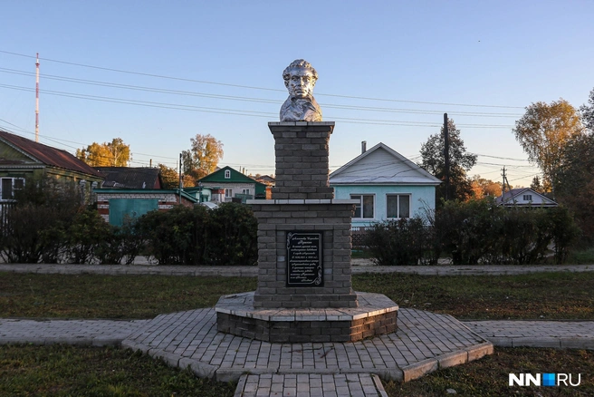 В Лукоянове установлен бюст Александра Пушкина | Источник: Наталья Бурухина / NN.RU