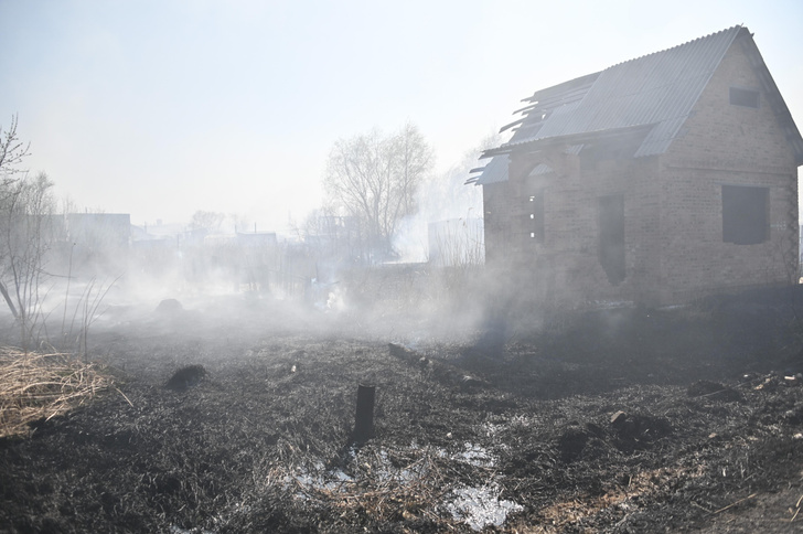 Испугались и убежали: в Новосибирске судят родителей, которые не попытались спасти из пожара своих троих детей