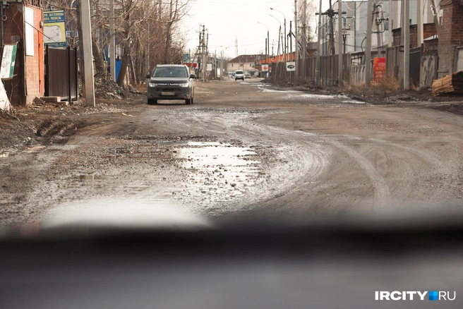 Это не самая большая яма, которую мы видели на своем пути | Источник: Даниил Конин / «ИрСити»