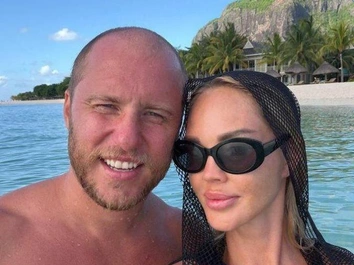 «Мы с Игорем вовсю готовимся отметить годовщину»: Мария Погребняк во второй раз сыграет свадьбу на экзотическом острове