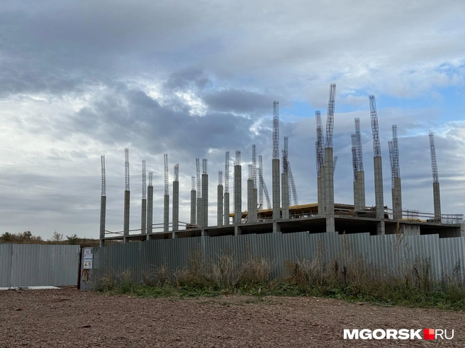 В управлении капитального строительства заявили, что готовы к диалогу с подрядчиком | Источник: читатель MGORSK.RU