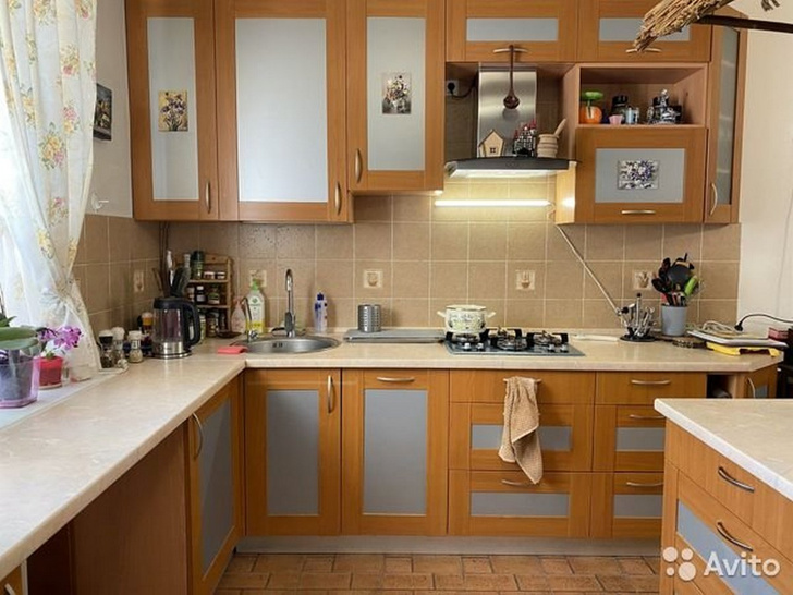 Самые безвкусные кухни в квартирах, которые продают на «Авито»: фото