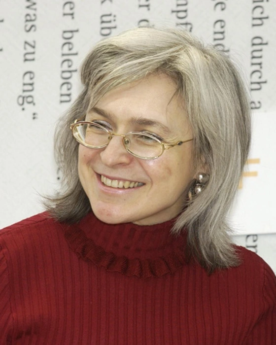Анна Политковская в 2005 году. | Источник: Blaues Sofa / wikipedia / CC BY 2.0