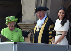Меган Маркл и Елизавета II прибыли в Чешир на первое в жизни совместное мероприятие