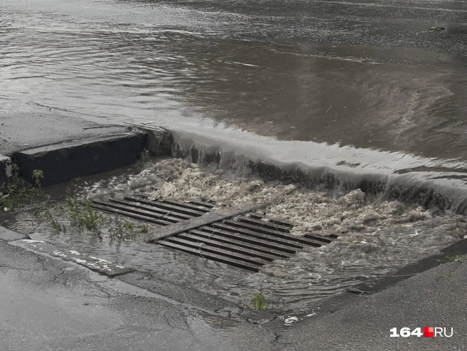 Центр Саратова заливало водой | Источник: Сергей Петунин / 164.RU
