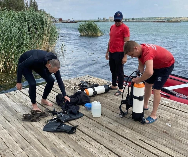 Поиски женщины под водой успехов не принесли | Источник: ГКУ «Служба спасения» / Vk.com
