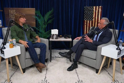 Кендеди-младший нюхал кокаин с сидений унитазов