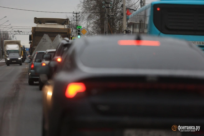 В соответствии с КоАП, управление машиной с фальшивым номером считается серьезным нарушением | Источник: Сергей Михайличенко / Fontanka.ru