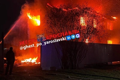 В Ярославле загорелся двухэтажный частный дом